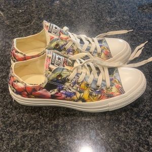 New w/out tags converse cream w/flowers